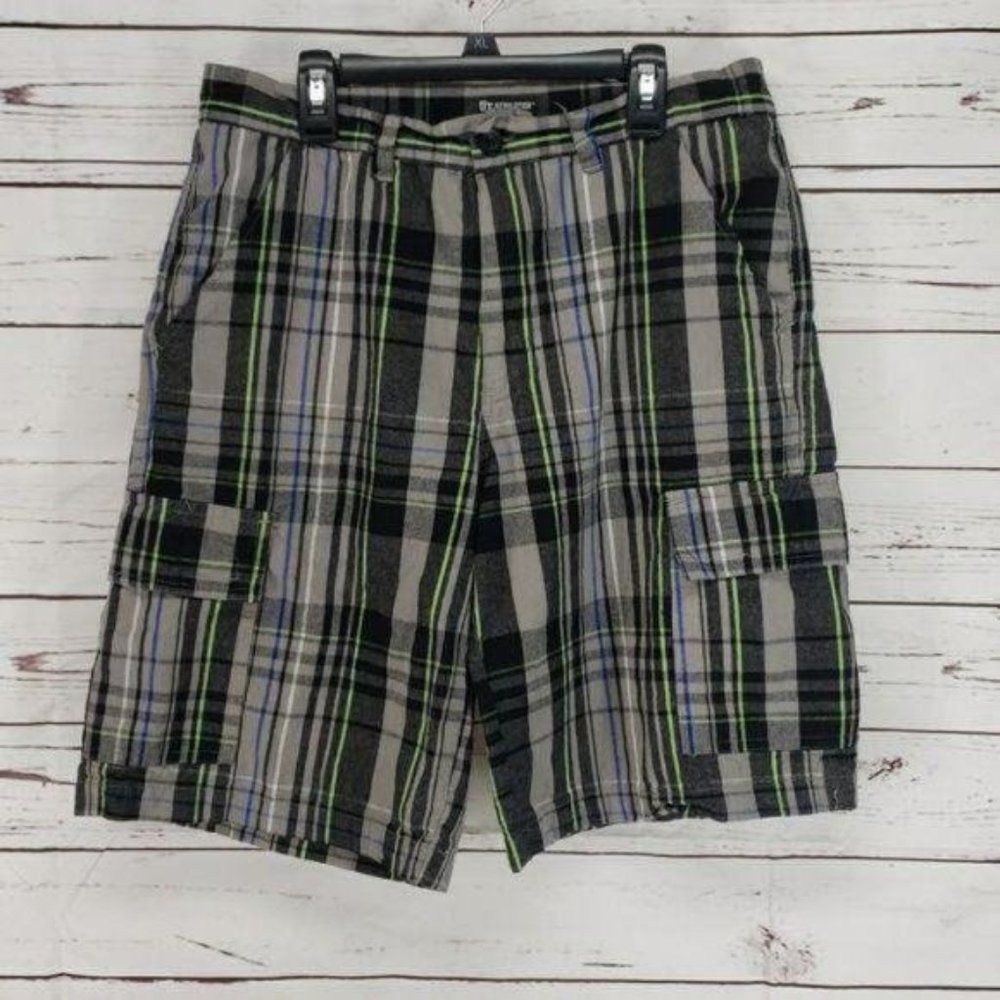 Revolution Men’s Black Gray‎ Green 100% cotton Plaid SZ 32 Shorts
